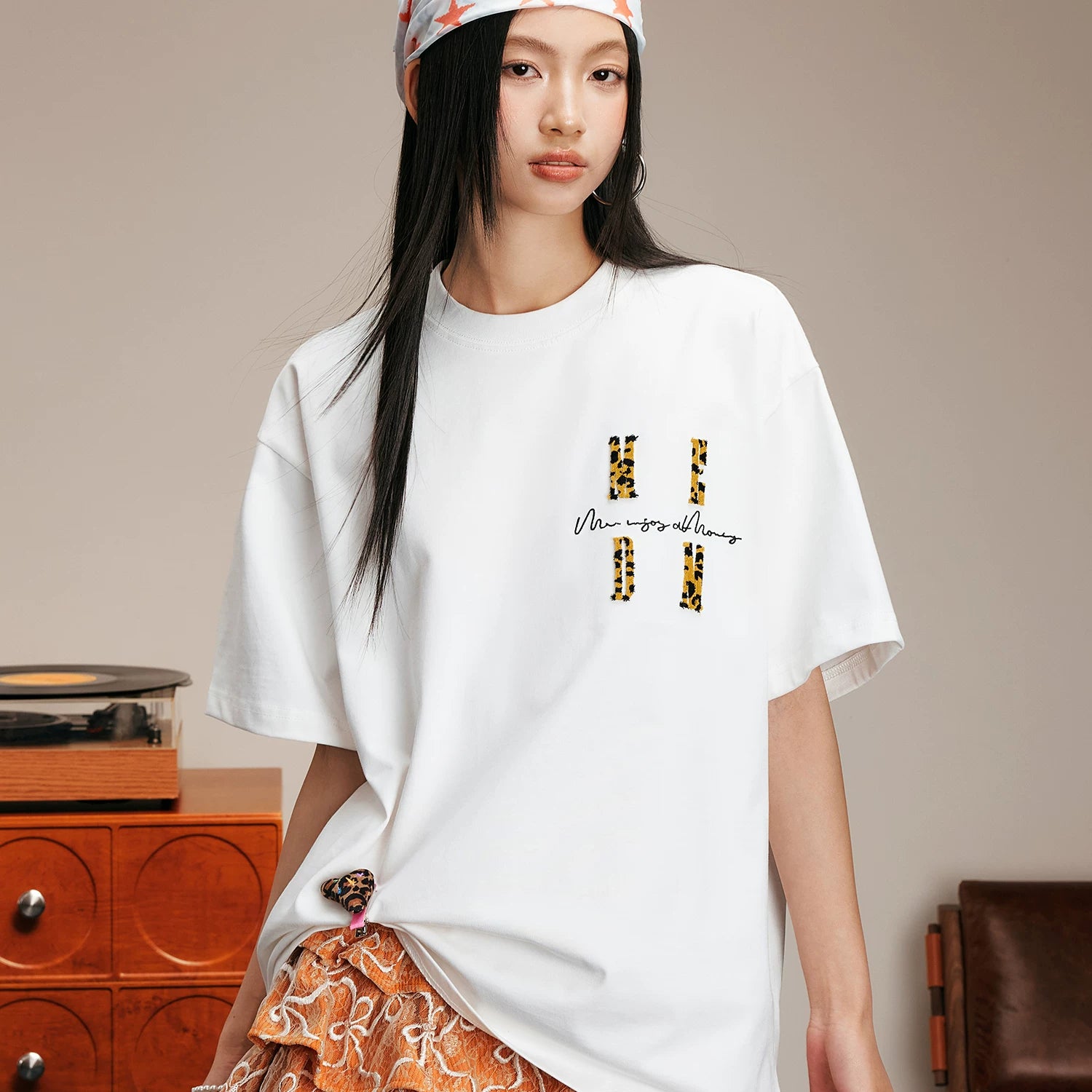 MEDM26SS exquisite leopard print embroidery four character short sleeved women's design sense niche summer T-shirt men's casual top