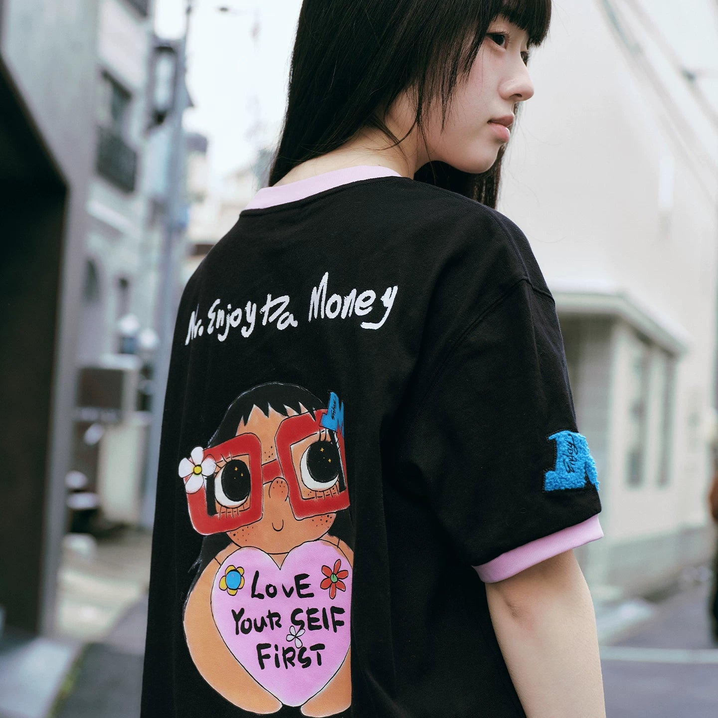 MEDM × YUY Jade Collaboration - Embrace Love Slogan Printed Color Contrasting Collar Cuffs Casual Round Neck Short Sleeve T-shirt