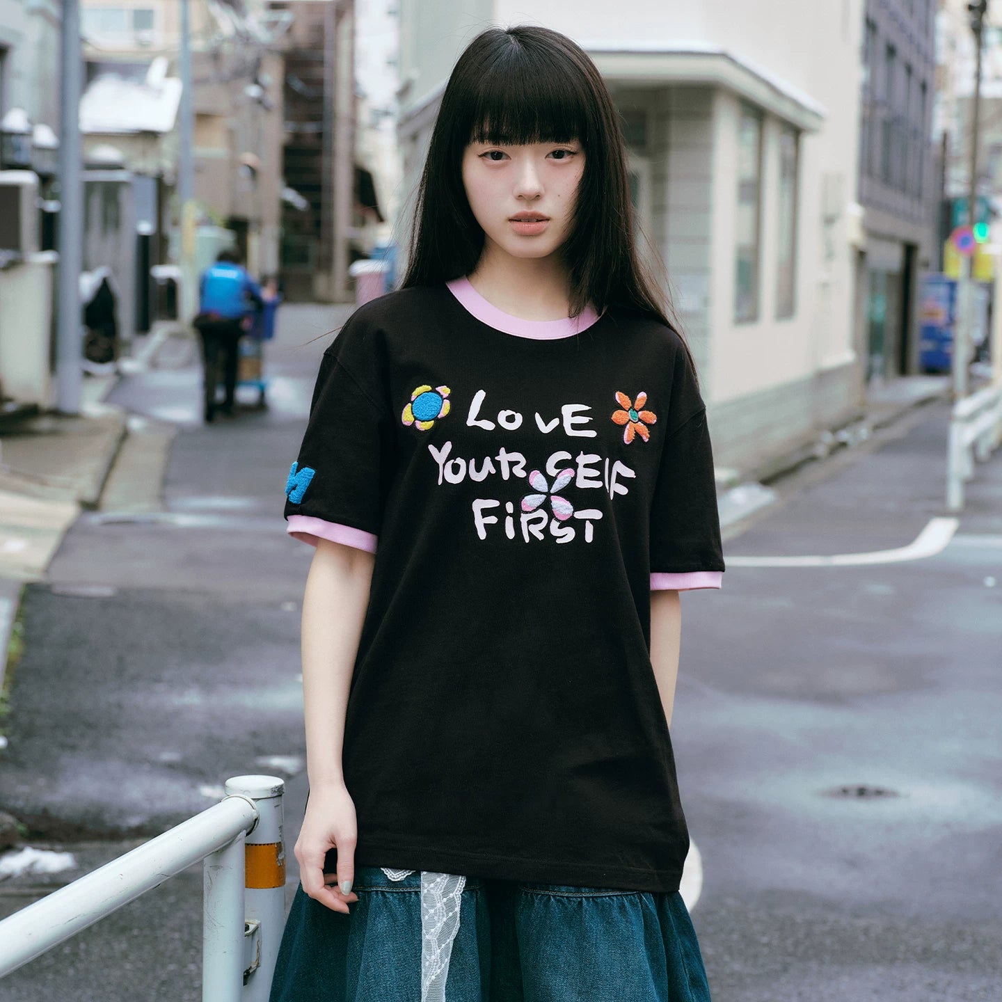 MEDM × YUY Jade Collaboration - Embrace Love Slogan Printed Color Contrasting Collar Cuffs Casual Round Neck Short Sleeve T-shirt