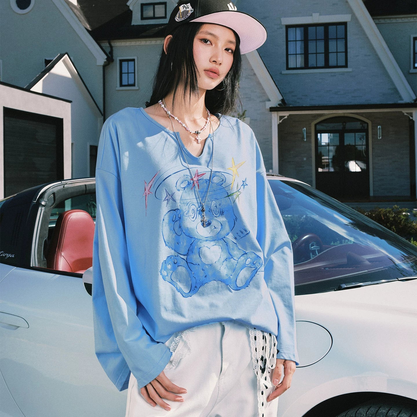 MEDM Dazzling Bear Printed V-neck Casual Long sleeved T-shirt Trendy Commuting Breathable Loose Couple Top Spring and Autumn