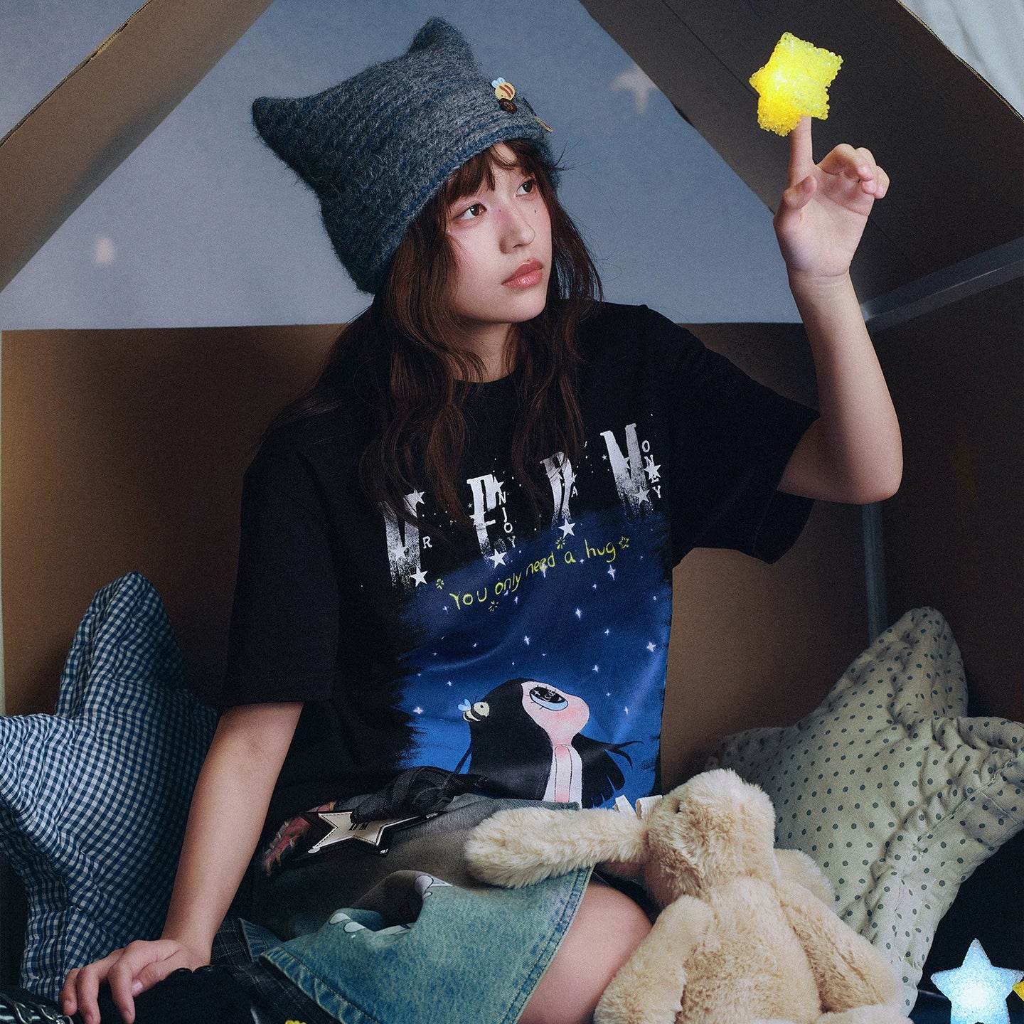 MEDM x Iria's mailbox collaboration looks up at the starry sky with digital print glitter logo short sleeved casual T-shirt for women's summer