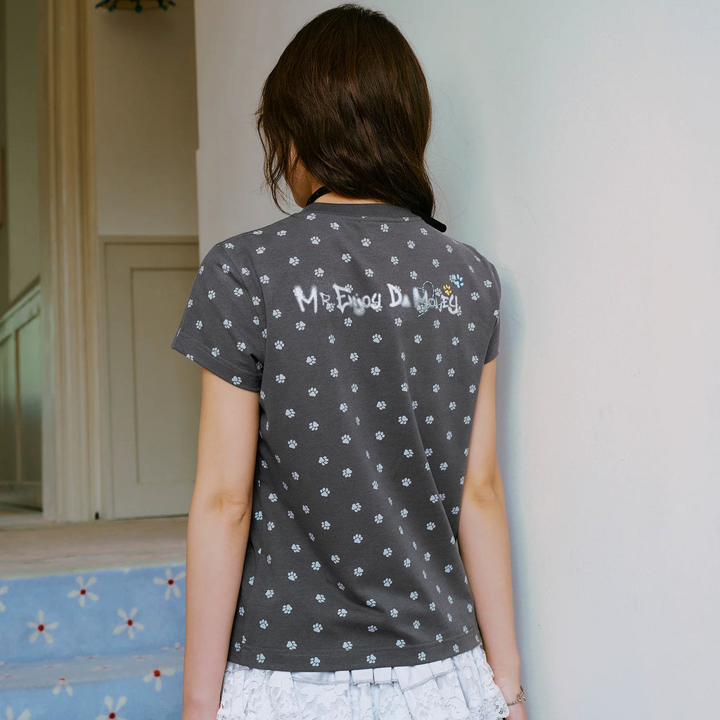 MEDM Short V-neck Dog Claw Full Print Casual T-shirt for Women, Cute Style, Slim Fit, Breathable, Versatile Short Sleeve