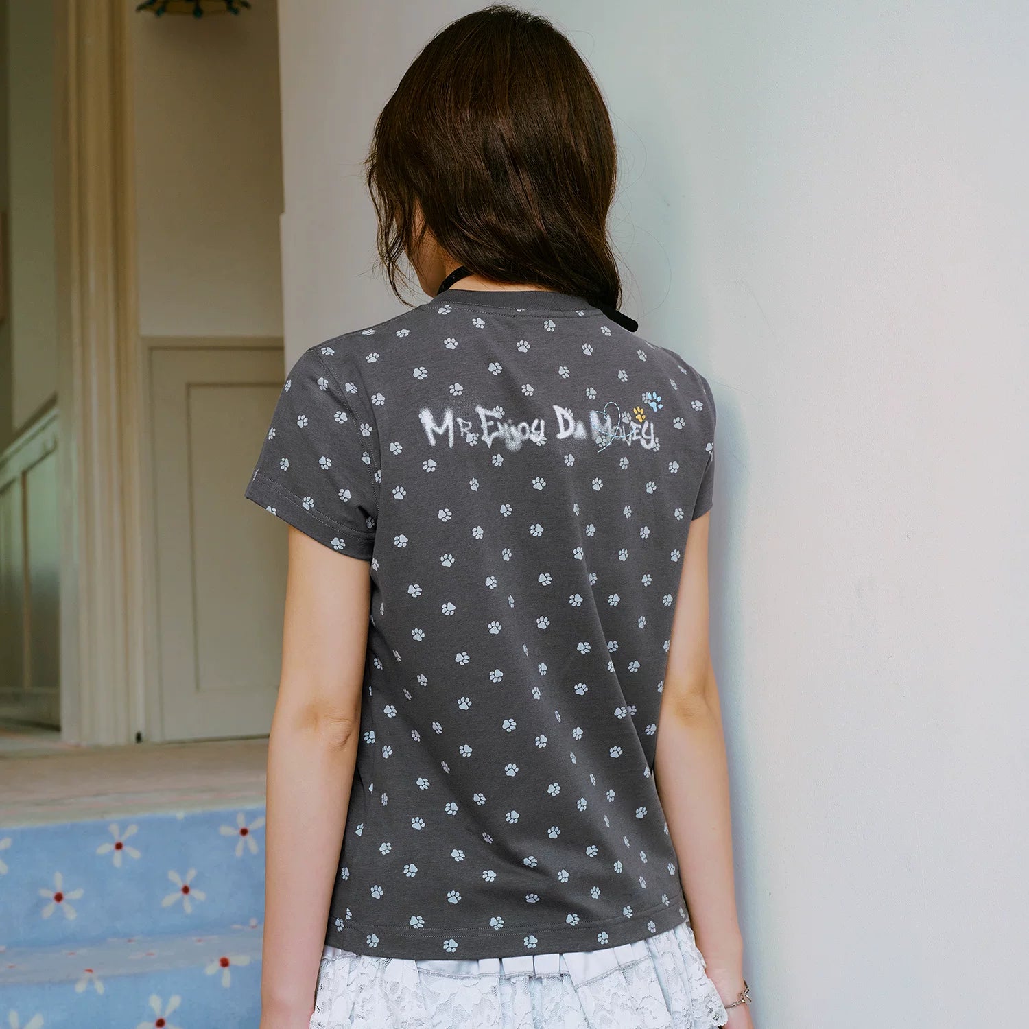 MEDM Short V-neck Dog Claw Full Print Casual T-shirt for Women, Cute Style, Slim Fit, Breathable, Versatile Short Sleeve