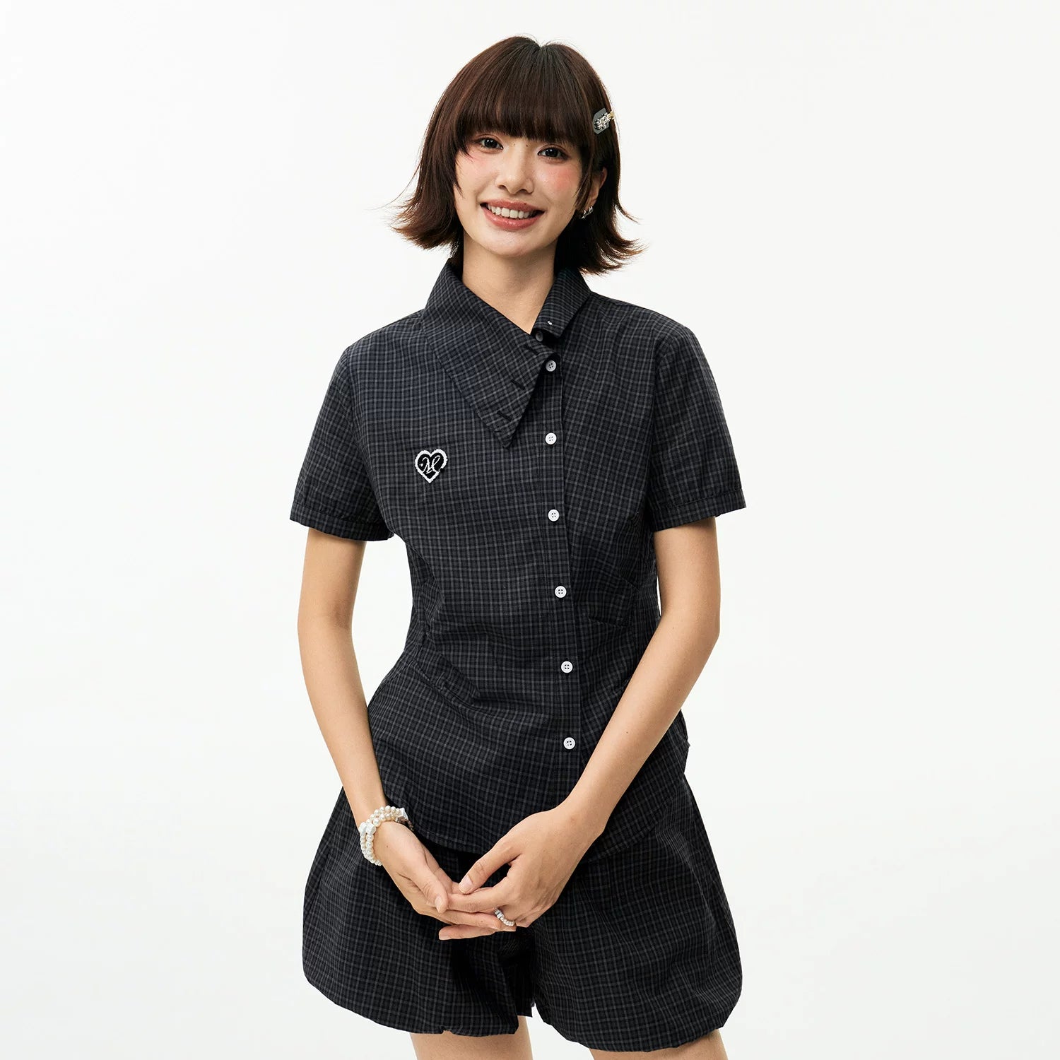 MEDM heart-shaped checkered slanted waist casual short sleeved shirt with sweet and cool embroidery, slim fit and slimming short top for women