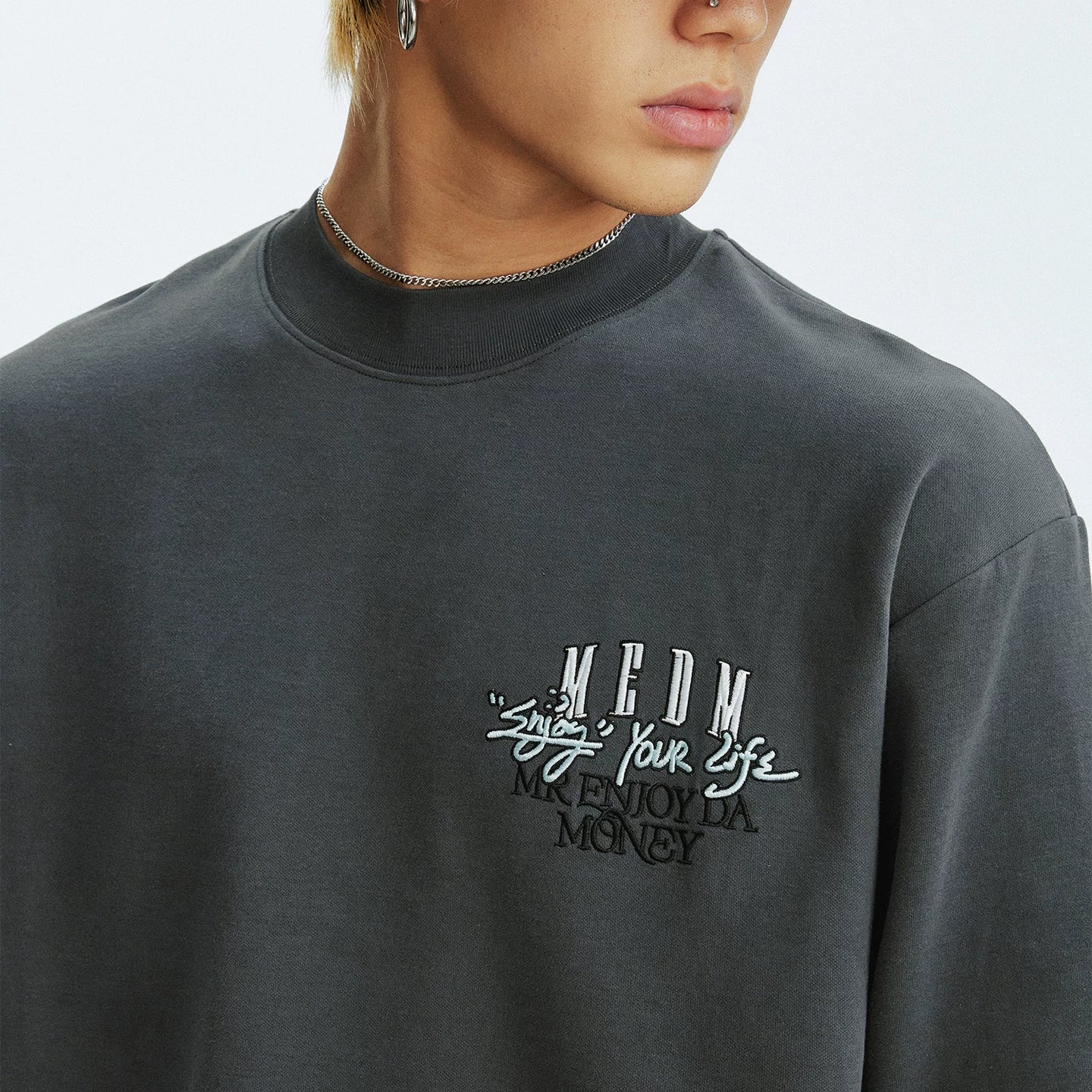 MEDM velvet warm basic casual round neck long sleeved T-shirt for autumn and winter inner wear, slimming and comfortable loose couple base shirt