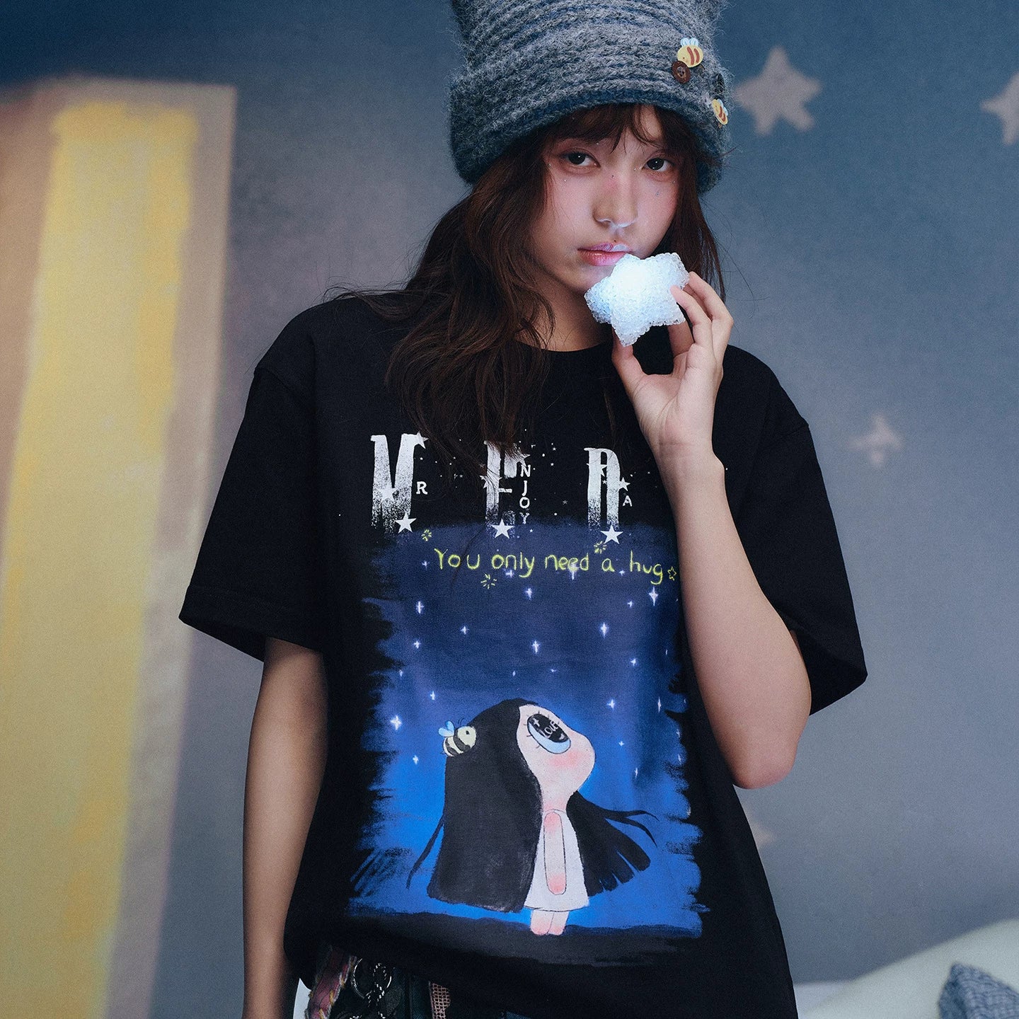 MEDM x Iria's mailbox collaboration looks up at the starry sky with digital print glitter logo short sleeved casual T-shirt for women's summer