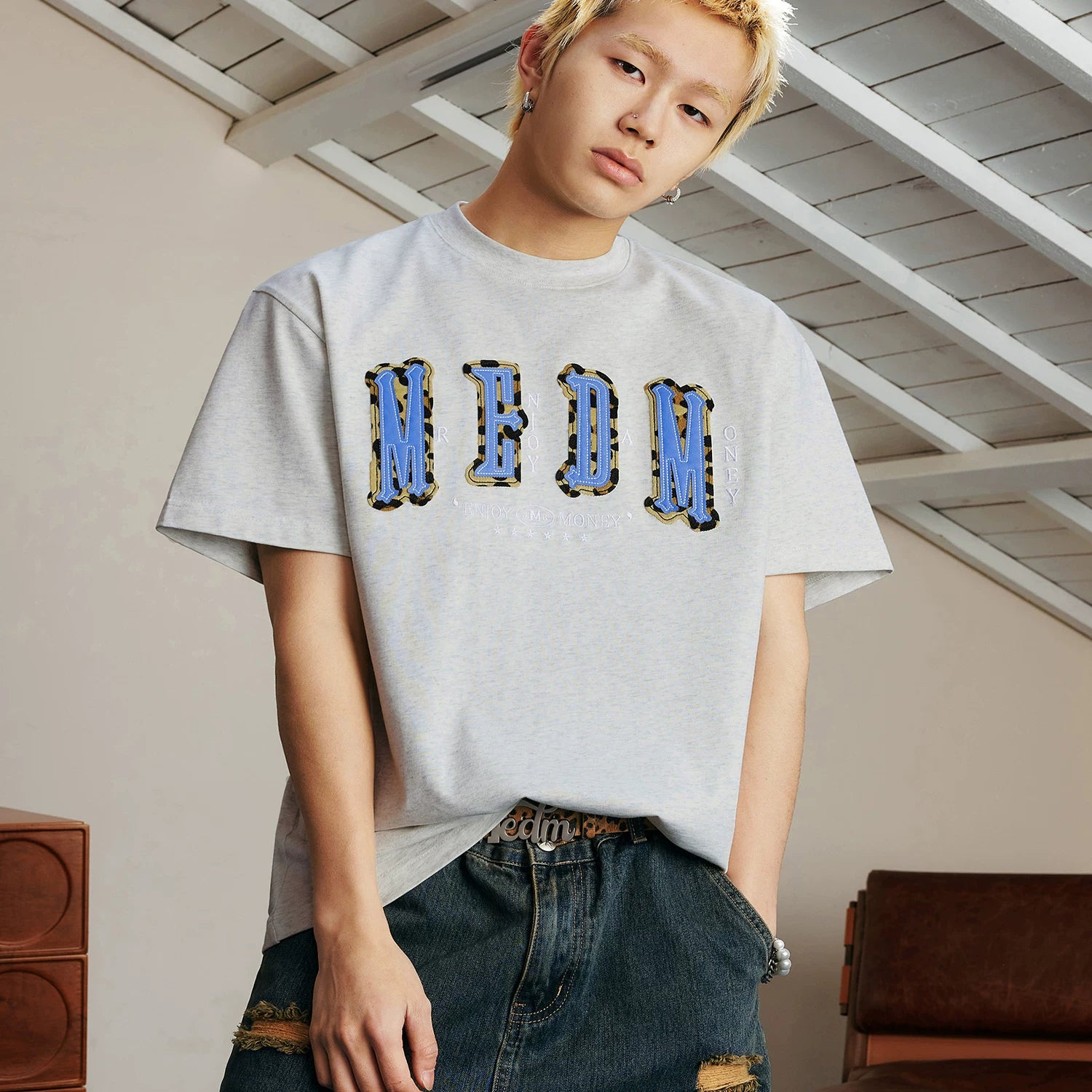 MEDM letter leather short sleeved T-shirt for men 2026 new style American retro casual five and a half sleeved shirt tee