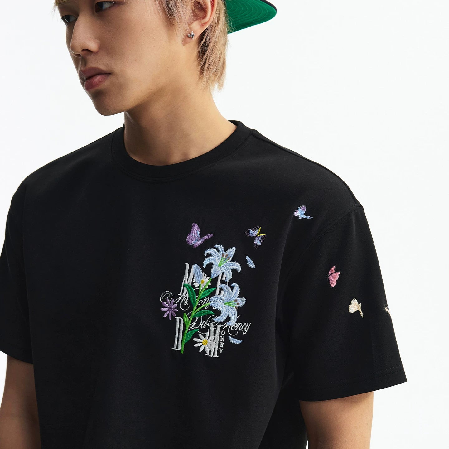 MEDM butterfly wrapped magnolia flower three-dimensional embroidery casual round neck short sleeved trendy simple loose couple T-shirt summer
