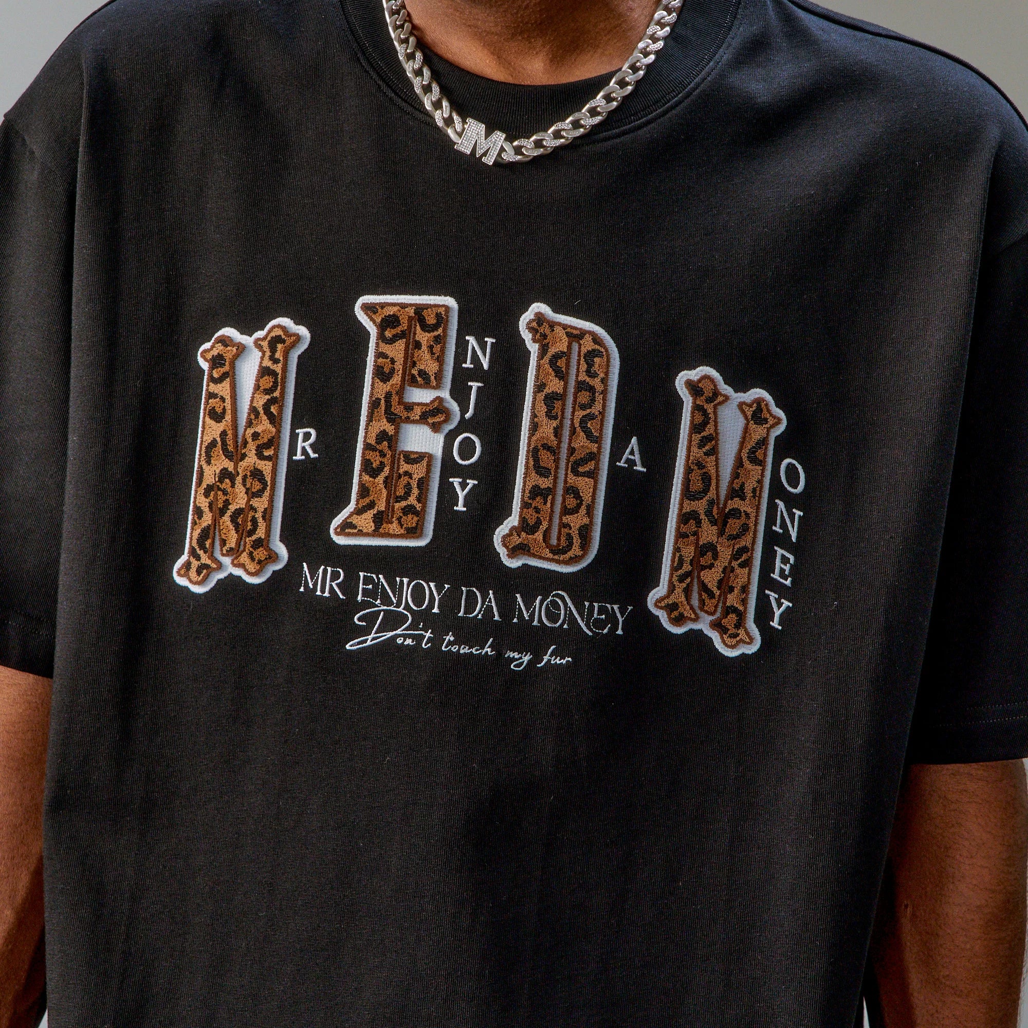 MEDM25SS Solona Summer Cool Sunscreen Toothbrush Embroidered Leopard Pattern Four Character Short Sleeve T-shirt