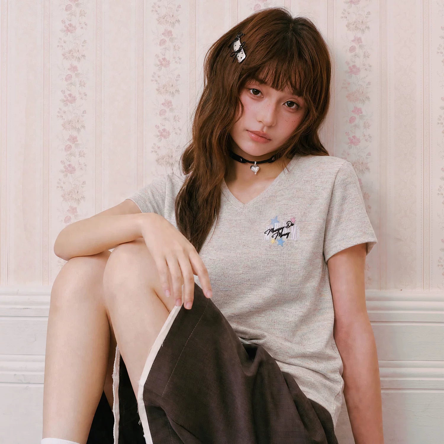 MEDM V-neck vortex star sticker leather embroidery casual short sleeved retro girl style slimming short style high waist top summer