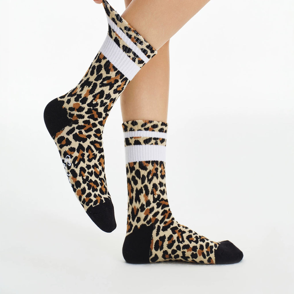 MEDM three-dimensional leopard print jacquard sweat absorbing breathable socks with versatile retro contrasting colors for men and women striped mid tube socks