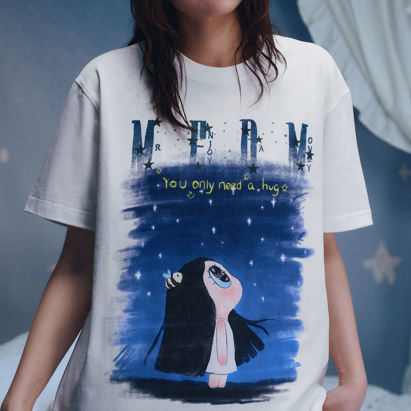 MEDM x Iria's mailbox collaboration looks up at the starry sky with digital print glitter logo short sleeved casual T-shirt for women's summer