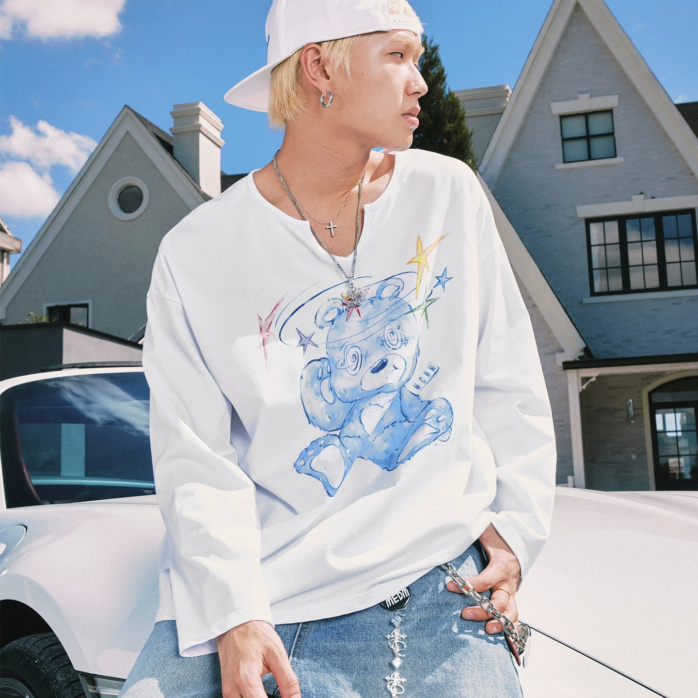 MEDM Dazzling Bear Printed V-neck Casual Long sleeved T-shirt Trendy Commuting Breathable Loose Couple Top Spring and Autumn