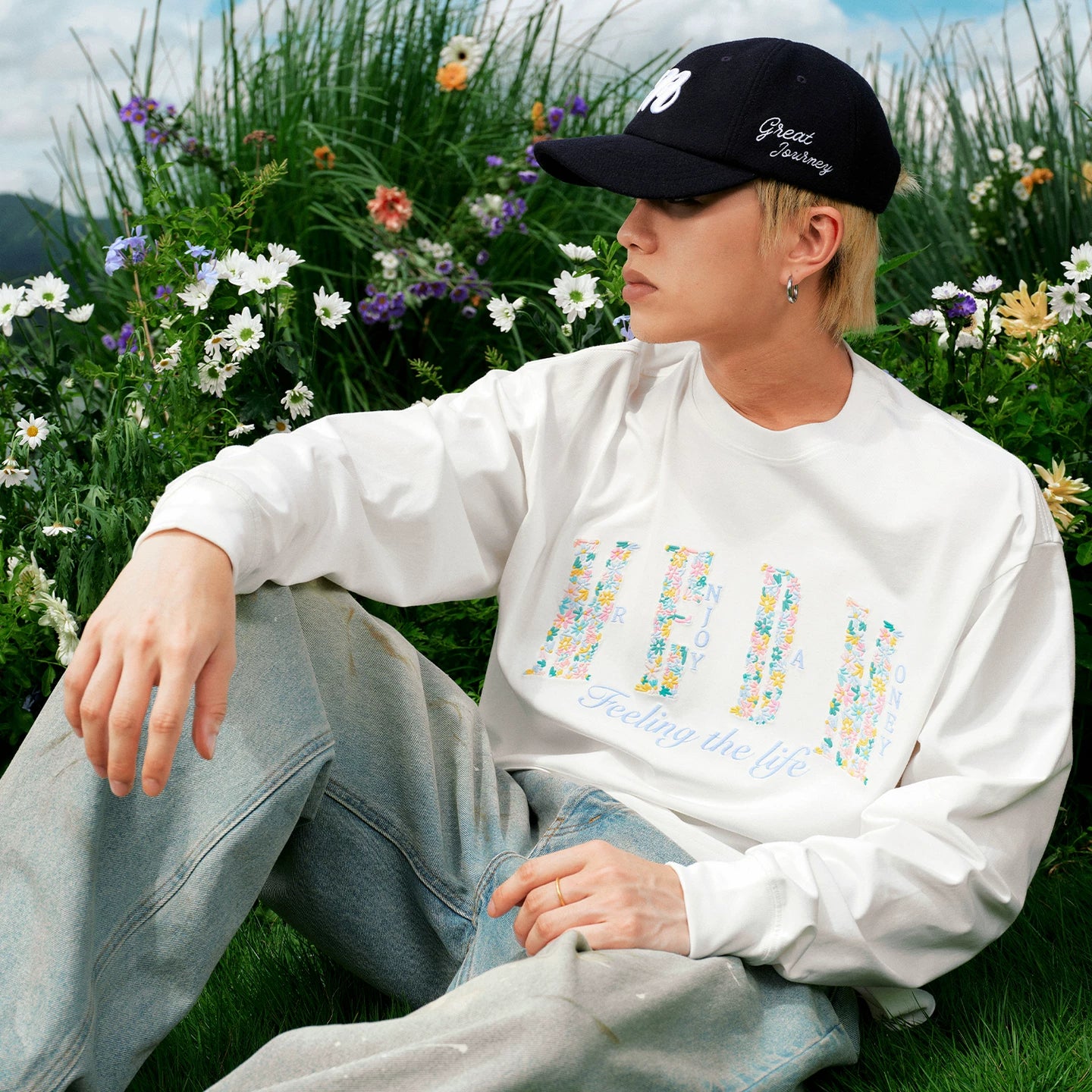 MEDM small flower embroidered logo round neck casual long sleeved T-shirt American simple and versatile couple loose top for autumn and winter