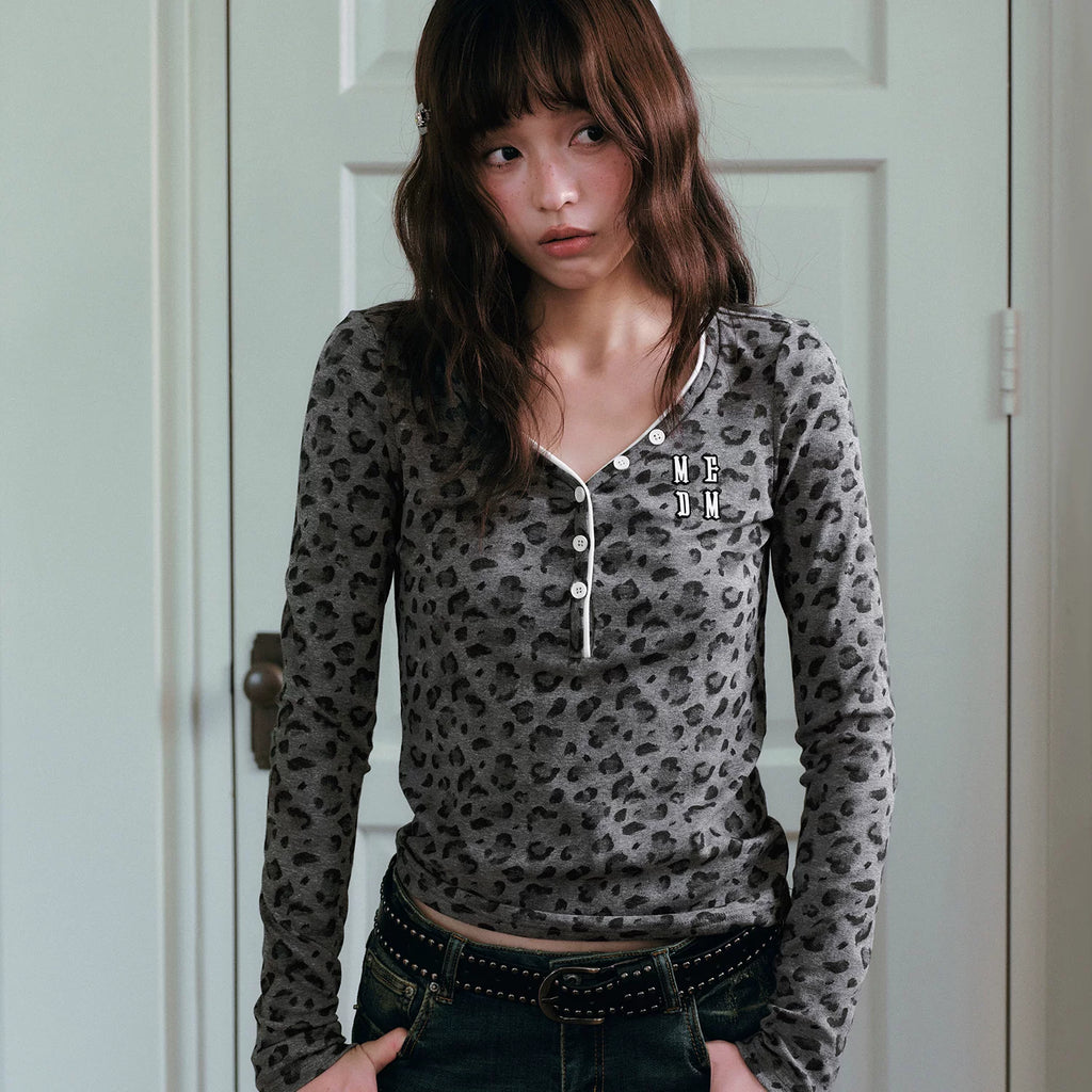 MEDM leopard print V-neck Henley casual long sleeved T-shirt for women, trendy letter printed sweet and cool top for autumn