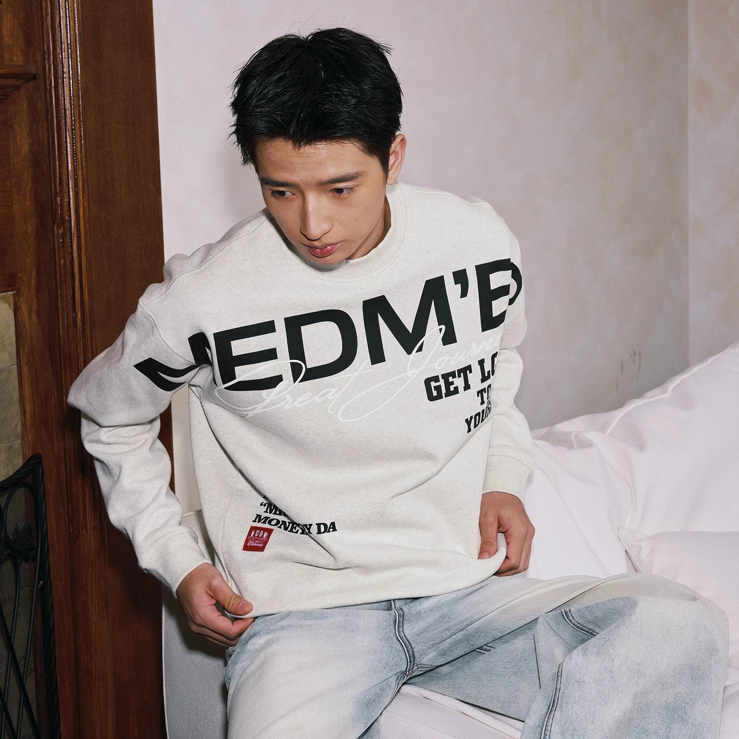 MEDM large letter layout printed casual round neck fleece hoodie simple and versatile couple pullover top for spring and autumn