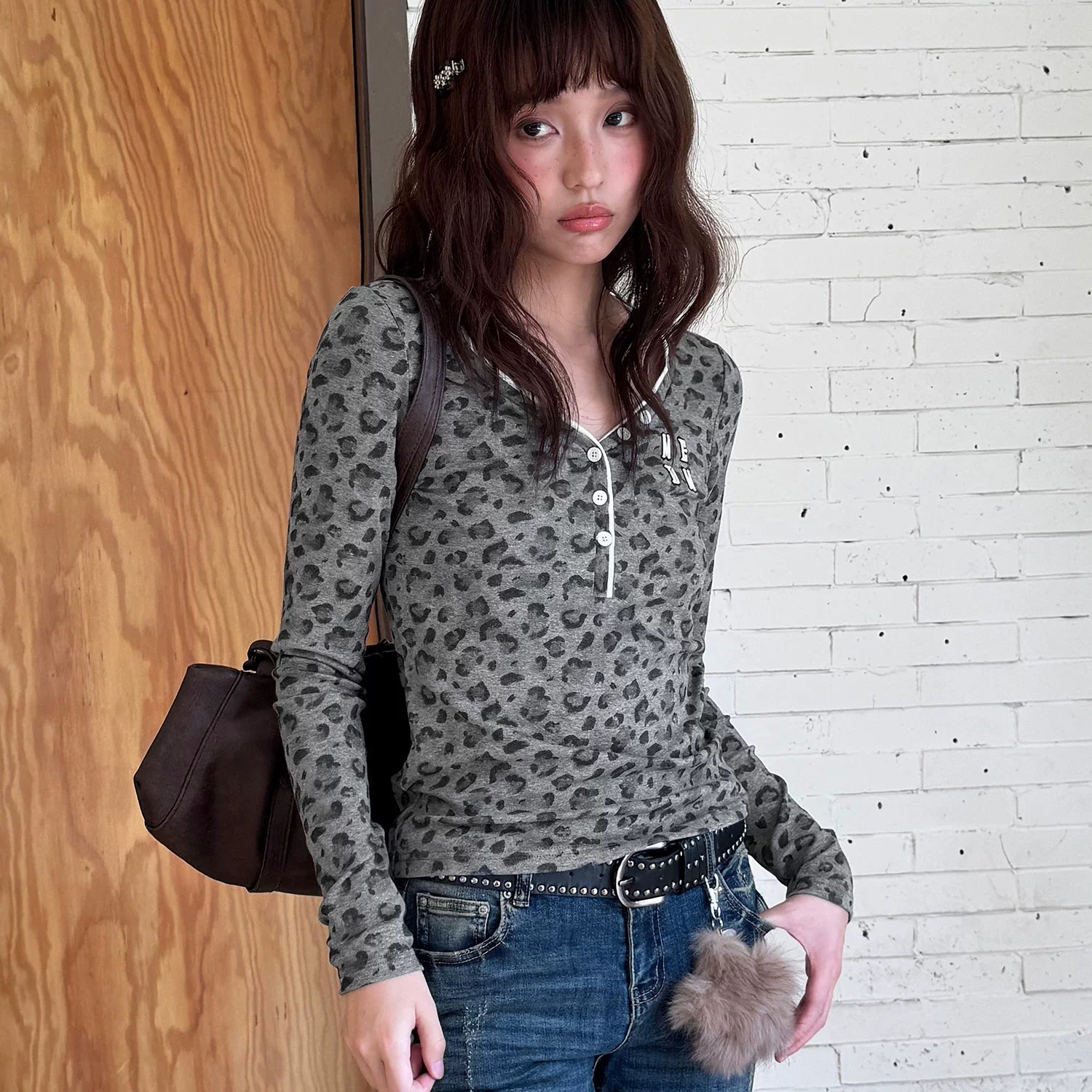 MEDM leopard print V-neck Henley casual long sleeved T-shirt for women, trendy letter printed sweet and cool top for autumn