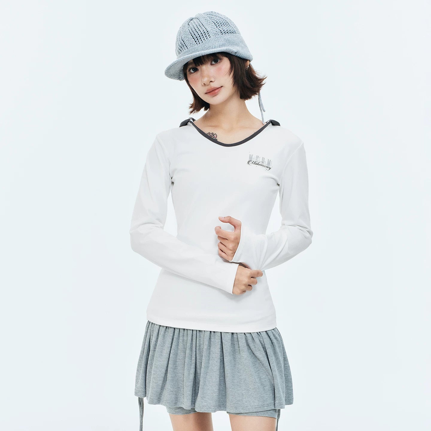 MEDM V-neck slim fit long sleeved casual hooded sweatshirt with rhinestone star logo for slimming, women's top for spring and summer