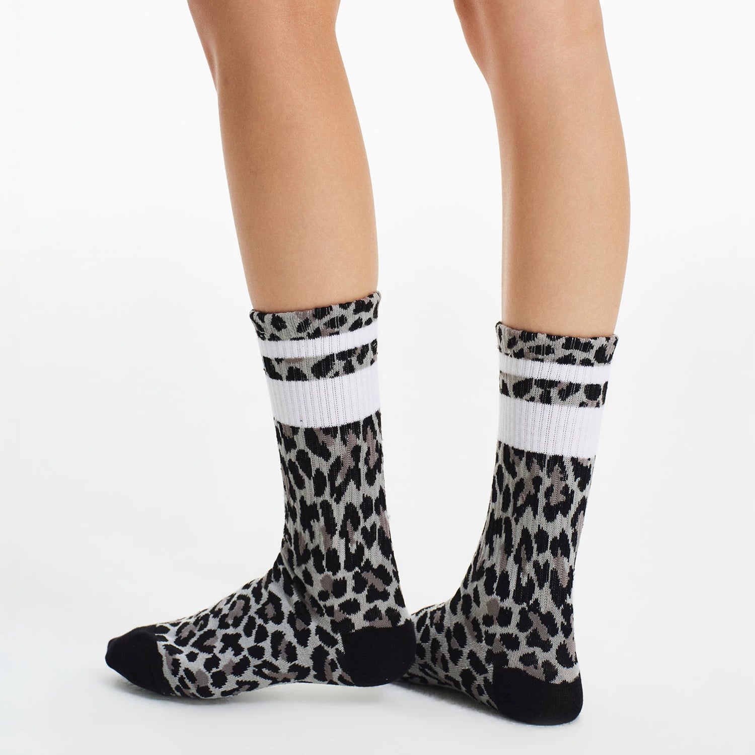 MEDM three-dimensional leopard print jacquard sweat absorbing breathable socks with versatile retro contrasting colors for men and women striped mid tube socks