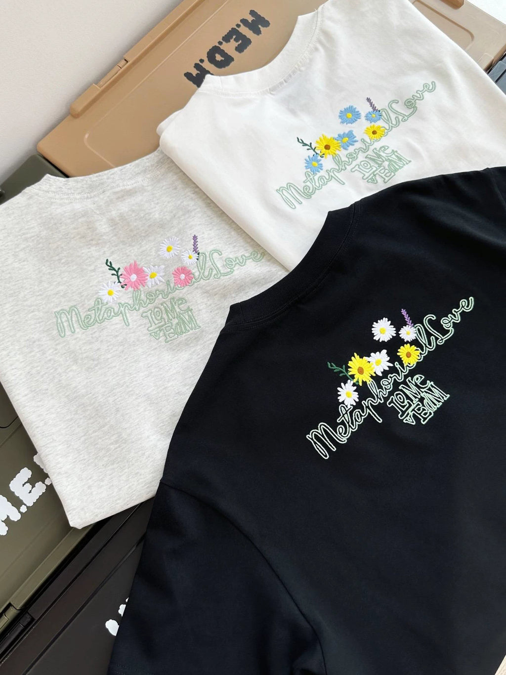 MEDM four character creative logo heavyweight three-dimensional daisy embroidery short sleeved T-shirt men's trendy brand couple half sleeved T-shirt
