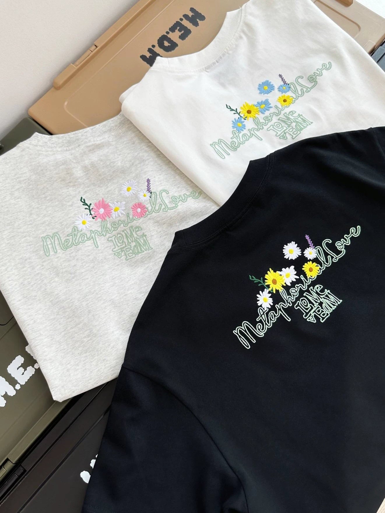 MEDM four character creative logo heavyweight three-dimensional daisy embroidery short sleeved T-shirt men's trendy brand couple half sleeved T-shirt